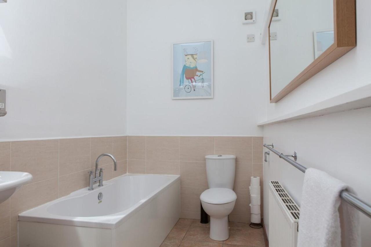 Amazing 4 Bedroom Apartment Just Off The Meadows Edimburgo Exterior foto